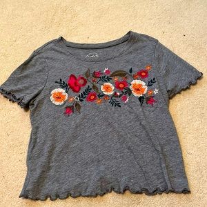 ruffle edge t-shirt with flower (slightly cropped)